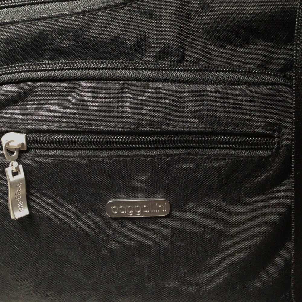 Black Baggalini Crossover with Zippers and Magnetic Closure Leopard Print - Picture 2 of 16